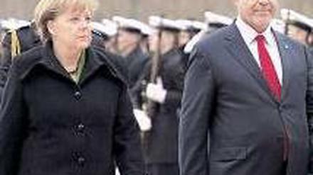 Antrittsbesuch. Angela Merkel empfängt Tunesiens Premier Hamadi Jebali von der islamistischen En-Nahda-Partei.