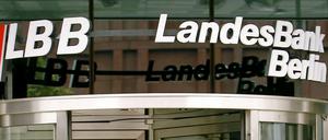 Abschreibungen auf griechische Staatsanleihen haben das Ergebnis der Landesbank belastet.