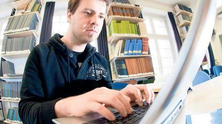 Alles im Austausch. Studierende sollen im Internet nicht nur Lernmaterial finden, sondern darüber online mit Kommilitonen und Dozenten aus der ganzen Welt diskutieren: So stellen sich Experten gutes E-Learning vor. 