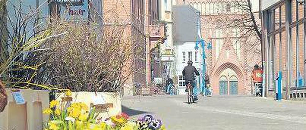 Schmuck. Kirchstraße und Markplatz in Bitterfeld heute. Einst galt die Region als die schmutzigste in ganz Europa.