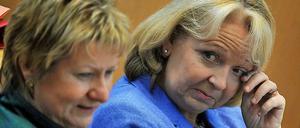 Wie geht's weiter? Sylvia Löhrmann (links) von den Grünen und Ministerpräsidentin Hannelore Kraft (SPD) müssen in Neuwahlen gehen.