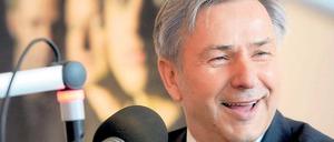 Auf Sendung. Der Rechtsausschuss im Abgeordnetenhaus beschäftigte sich am Mittwoch mit den dienstlichen und privaten Anteilen von Wowereits Reisen. Der Regierende kam nicht. Er folgte der Einladung eines privaten Radiosenders, der neue Räume bezog. 