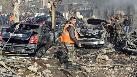Unbekannte verübten am Samstag in der syrischen Hauptstadt Damaskus Anschläge auf Gebäude der Sicherheitskräfte, 27 Menschen kamen ums Leben.