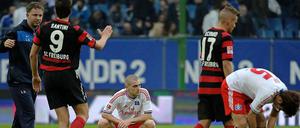 Freude und Ernüchterung nebeneinander: Der SC Freiburg schöpft wieder Hoffnung im Abstiegskampf und wirft den HSV zurück.