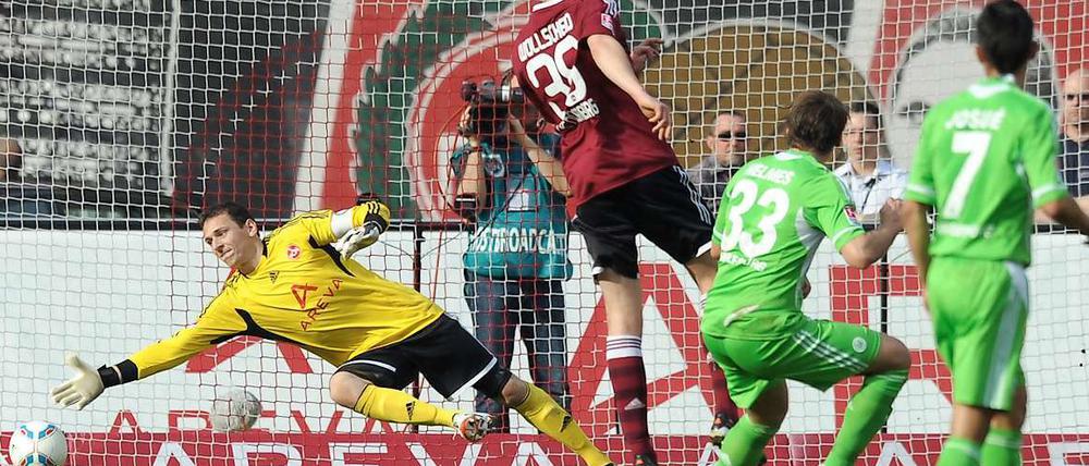 Helmes trifft in der 24. Minute zum 2:1 für den VfL.