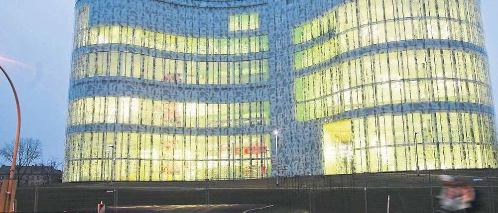 Im Dunkeln. Die BTU Cottbus (hier das Medienzentrum) befürchtet, eine Fusion mit der FH Lausitz sei ein Sparmodell. Foto: dpa