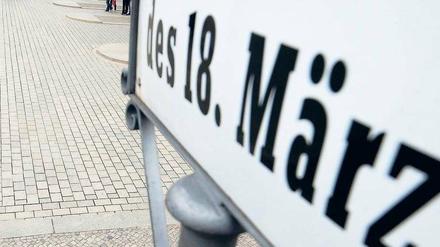 Freiheit, Gleichheit, Brüderlichkeit. Am morgigen Sonntag um 15 Uhr findet hier eine Gedenkfeier statt, um 17 Uhr geht es auf dem Friedhof der Märzgefallenen weiter. Foto: Timur Emek/dapd