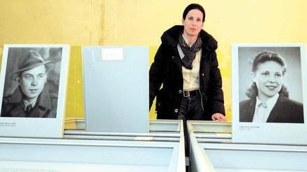 Umstrittenes Ausstellungskonzept. Auch die Leiterin der Gedenkstätte, Ines Reich, steht in der Kritik der Opferverbände. Foto: Theo Heimann/dapd