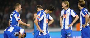 Ratlos. Herthas Profis nach dem Debakel am Samstag.