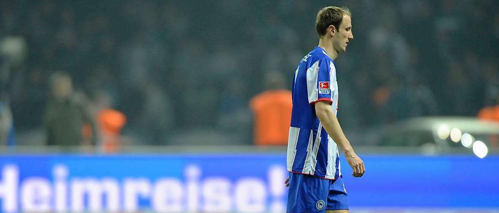 Nach seinem Foul an Toni Kroos hätte Roman Hubnik Rot verdient gehabt, doch der Schiedsrichter bestrafte ihn "nur" mit Gelb, sodass der Herthaner bis zum Schluss auf dem Platz bleiben musste.