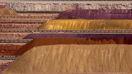 Die Förderung von Rohstoffen wie hier Eisenerze in Australien ist ein lukratives Geschäft. Künstliche Verknappung treibt die Preise in die Höhe.