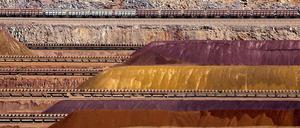 Die Förderung von Rohstoffen wie hier Eisenerze in Australien ist ein lukratives Geschäft. Künstliche Verknappung treibt die Preise in die Höhe.