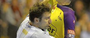 Berlins Bester: Sven Sören Christophersen (r.) traf achtmal gegen die Hamburger um Igor Vori (l.).