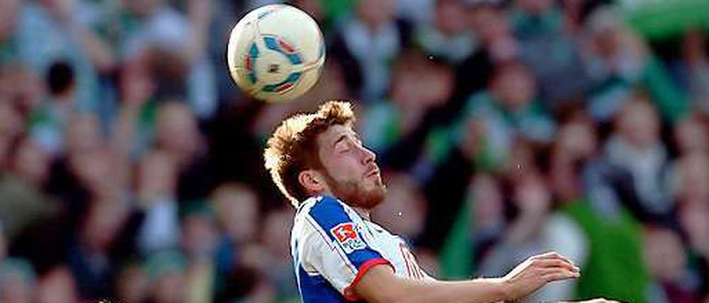 Augen auf! Tunay Torun (hier im Kopfballduell mit Bremens Florian Harthertz) konnte bei Hertha noch nicht überzeugen. 
