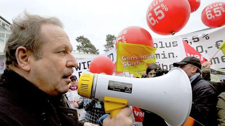 Wird in kürze wieder zum Megaphon greifen: Verdi-Chef Bsirske.