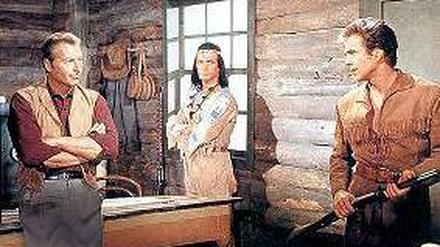 Blutsbrüder. Pierre Brice mit Lex Barker und Götz George 1966 in „Winnetou und das Halbblut Apanatschi“.