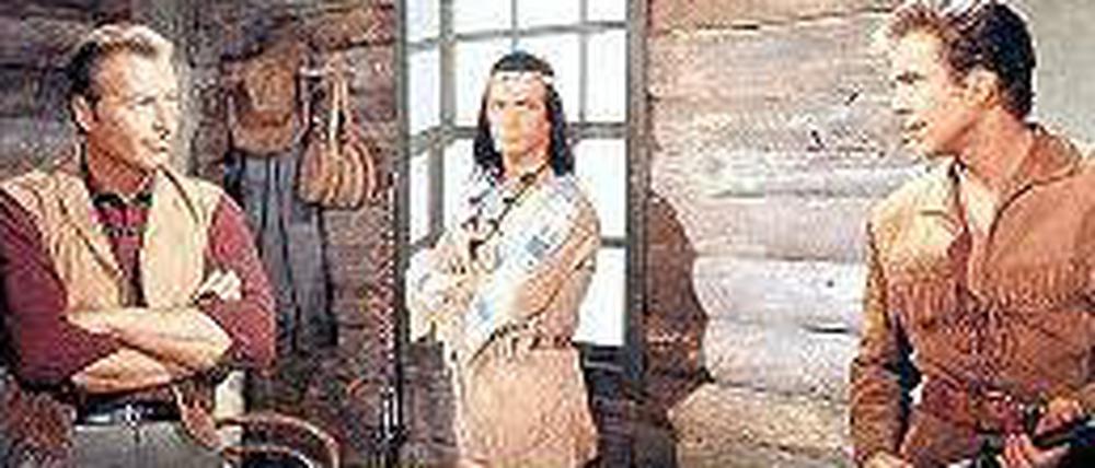 Blutsbrüder. Pierre Brice mit Lex Barker und Götz George 1966 in „Winnetou und das Halbblut Apanatschi“.