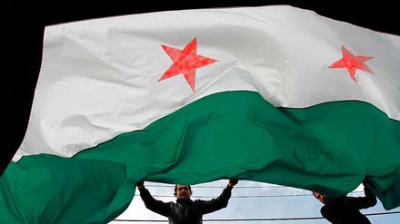 Eine Fahne, viele Interessen. In Syrien mischen viele Nationen mit und versuchen, ihre Claims zu verteidigen.