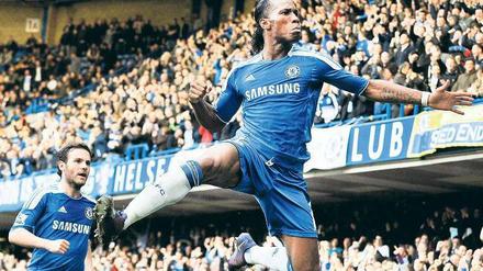 Fliegen ja, aber rausfliegen? Torjäger Didier Drogba will unbedingt einen neuen Vertrag beim FC Chelsea, doch es sieht nicht gut aus für den Ivorer. 