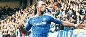 Fliegen ja, aber rausfliegen? Torjäger Didier Drogba will unbedingt einen neuen Vertrag beim FC Chelsea, doch es sieht nicht gut aus für den Ivorer.