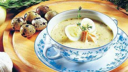 Herzhaft und leicht säuerlich. Ein Muss in Polen ist die Ostersuppe „Zurek“: Jede Region kennt ihre eigenen Rezepte, die Grundlage ist immer vergorenes Roggenmehl. Gegessen wird die Suppe am Ostersonntag. Foto: dpa