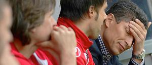 Den Auftakt als Bundesligatrainer hatte sich Krassimir Balakow sicherlich anders vorgestellt. Nach der 0:2-Niederlage in Freiburg rückt der Klassenerhalt bei sieben Punkten Rückstand auf Relegationsplatz 16 in weite Ferne.