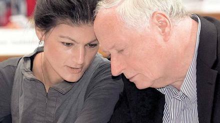 Genossenschaft. Der Linkspartei-Politiker Oskar Lafontaine (68) mit seiner 26 Jahre jüngeren Freundin Sahra Wagenknecht.