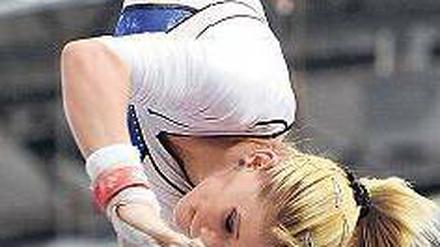 Gut gegriffen. Elisabeth Seitz siegte in Cottbus am Stufenbarren. Foto: dpa