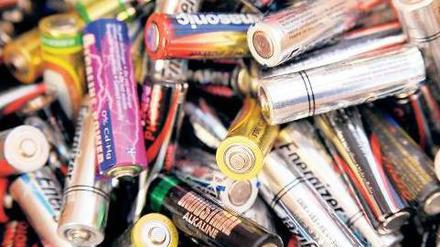 Gesammelt entsorgt. Die Stiftung Gemeinsames Rücknahmesystem ist deutschlandweit für das Wiederverwerten von Batterien zuständig. Das klappt – wenn sie denn nicht im Hausmüll landen.