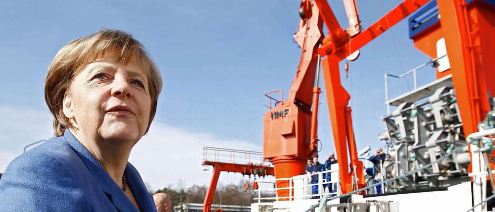 Bundeskanzlerin Angela Merkel (CDU) hat sich am Dienstag in Kiel das Helmholtz-Zentrum für Ozeanforschung angeschaut.