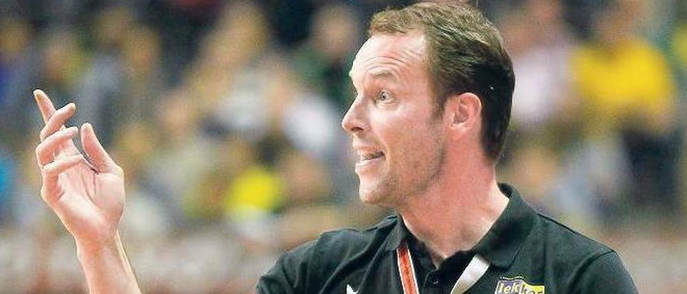 Dagur Sigurdsson, 38, ist seit 2009 Trainer des Handball-Bundesligaklubs Füchse Berlin. Als Spieler war er im mittleren Rückraum aufgestellt. Für die Nationalmannschaft Islands warf er in 397 Länderspielen 215 Tore und wurde unter anderem Fünfter bei der Weltmeisterschaft 1997 und Vierter bei der Europameisterschaft 2002.