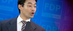 Am Rande der Sitzung des engsten Führungszirkels, dem Präsidium, musste sich Rösler am Montag dazu deutliche Worte anhören. 