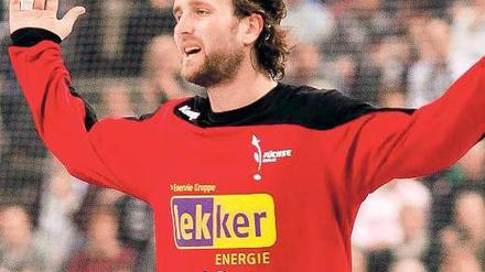 Was soll ich da noch machen? Silvio Heinevetter, der Torhüter der Füchse, bekam in Kiel kaum einen Ball zu fassen. Foto: dpa
