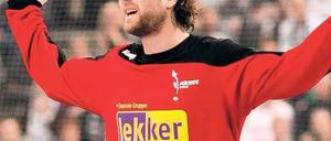 Was soll ich da noch machen? Silvio Heinevetter, der Torhüter der Füchse, bekam in Kiel kaum einen Ball zu fassen. Foto: dpa
