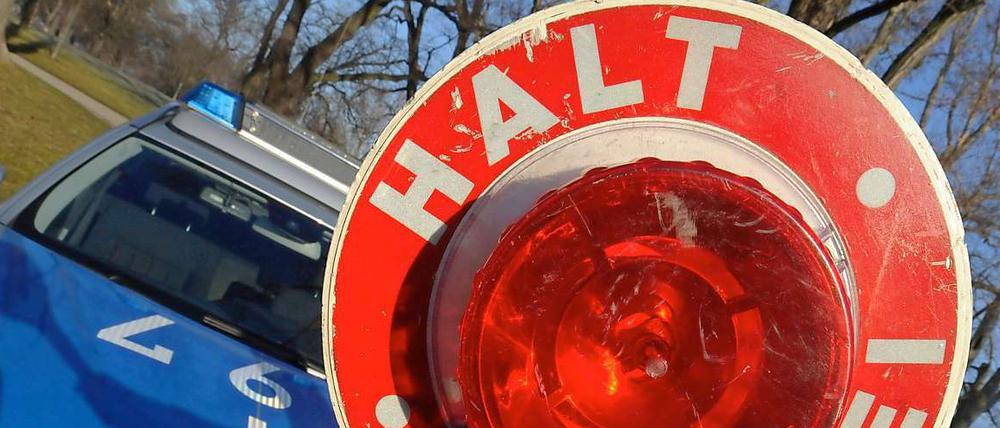 Anlass für diese Feststellung war eine Anfrage der Grünen-Bundestagsfraktion, die sich nach Kriterien für jene verdachtsunabhängigen Kontrollen erkundigt hatte, zu denen die Bundespolizei bis zu dreißig Kilometer vor einer Grenze berechtigt ist.