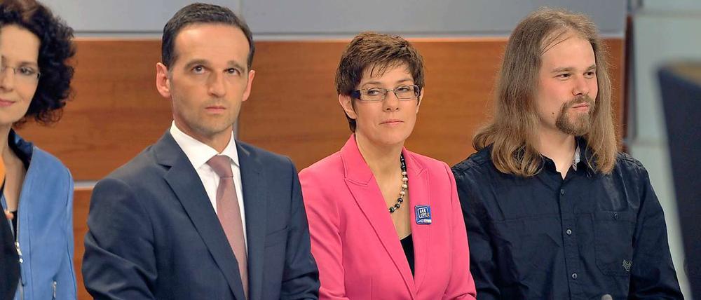 Jeder denkt sich hier seinen Teil. Und was die Forschungsgruppe Wahlen herausgefunden hat, finden Sie hier. 
