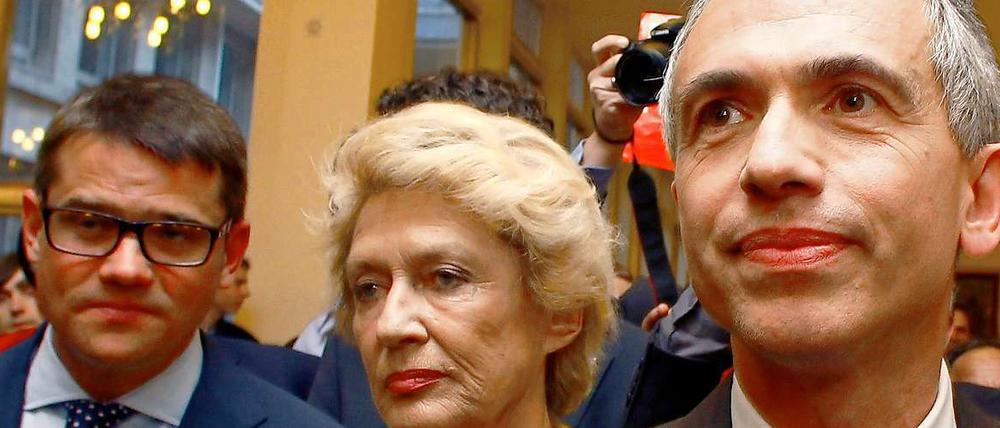 Peter Feldmann gewinnt Stichwahl in Frankfurt am Main und erobert damit das Amt des Oberbürgermeisters von Petra Roth (CDU). Die hatte ihren Rückzug angekündigt und für die CDU war der hessische Innenminister Boris Rhein angetreten (links).