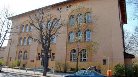 Am 1. März wurde eine Achtjährige auf der Toilette der Humboldthain-Grundschule in Gesundbrunnen sexuell missbraucht. Der Täter entkam unerkannt. 