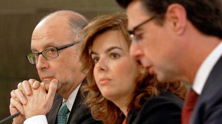Mitglieder der spanischen Regierung, in der Mitte Soraya Saenz de Santamaria.