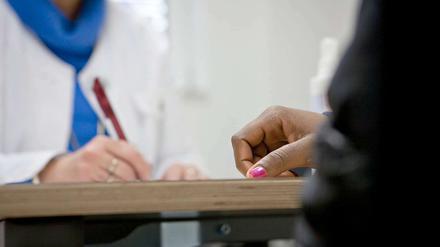 Privatpatienten werden oft schneller behandelt, aber zahlen müssen sie immer mehr.