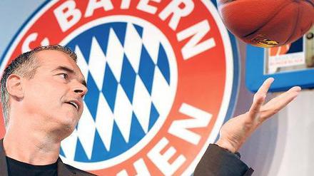 Dirk Bauermann, 54, trifft heute als Trainer des Bundesliga-Aufsteigers FC Bayern München in der Arena am Ostbahnhof auf Alba Berlin (20 Uhr, live bei Sport 1). Zuvor war er mit Leverkusen und Bamberg neunmal deutscher Basketballmeister. Bis vergangenen Herbst betreute er auch die Nationalmannschaft. Gerade ist sein Buch „Mission Erfolg“ erschienen (Herbig-Verlag, 19,99 Euro). Foto: dpa