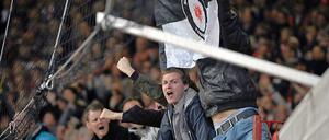 Die zunächst verwaisten Ränge füllte sich zusehends, was die Frankfurter genauso feierten wie das Spiel ihrer Mannschaft.