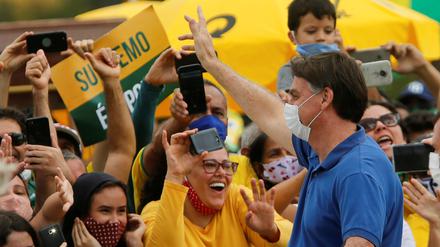Präsident Jair Bolsonaro begibt sich auch in der Pandemie zu den Menschenmassen.