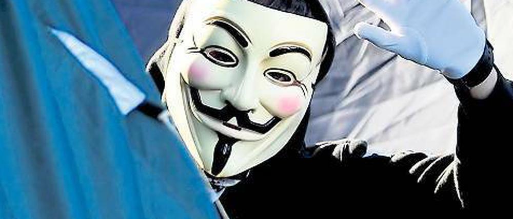 Ohne Gesicht. Die Maske ist das Erkennungszeichen der Hackergruppe Anonymous. Vor allem mit Beginn der Occupy-Proteste im vergangenen Jahr wurde sie als Symbol der Globalisierungskritiker bekannt. 