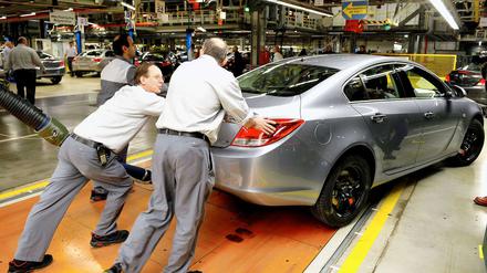 Kraftlos: Bislang sind alle Bemühungen gescheitert, Opel wieder zum Fahren zu bringen. Das Problem sind aber nicht in erster Linie die Autos.