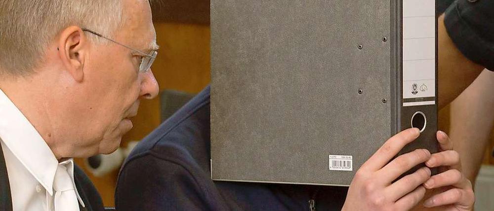 Am 20. August 2012 hatte vor dem Landgericht Aurich in Niedersachsen der Prozess gegen den 18-Jährigen begonnen, der die elfjährige Lena aus Emden vergewaltigt und ermordet haben soll.