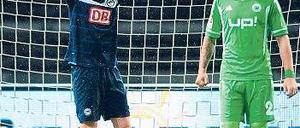 Kaum zu glauben. Herthas Pierre-Michel Lasogga vergab beim Stand von 1:2 die große Chance zum Ausgleich. Foto: dapd