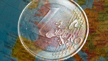 Über 800 Milliarden Euro sollen den Euro-Ländern als Schutzschirm gegen die Schuldenkrise dienen.