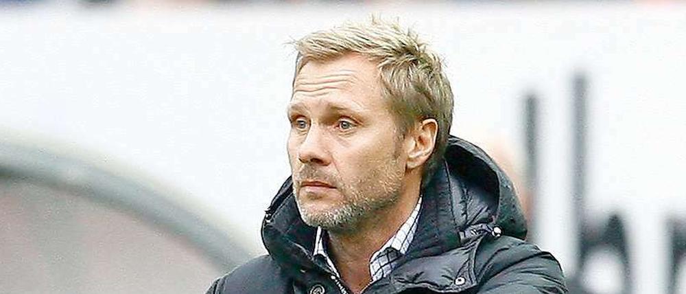 HSV-Trainer Thorsten Fink ist nach dem Sieg in Kaiserslautern erleichtert. Die letzten Minuten des Spiels wurden für ihn und sein Team allerdings zur Zitterpartie. 
