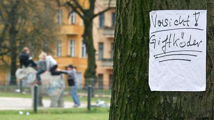 Wer Giftköder auslegt macht sich der versuchten Tierquälerei und eventuell der "Sachbeschädigung" schuldig.